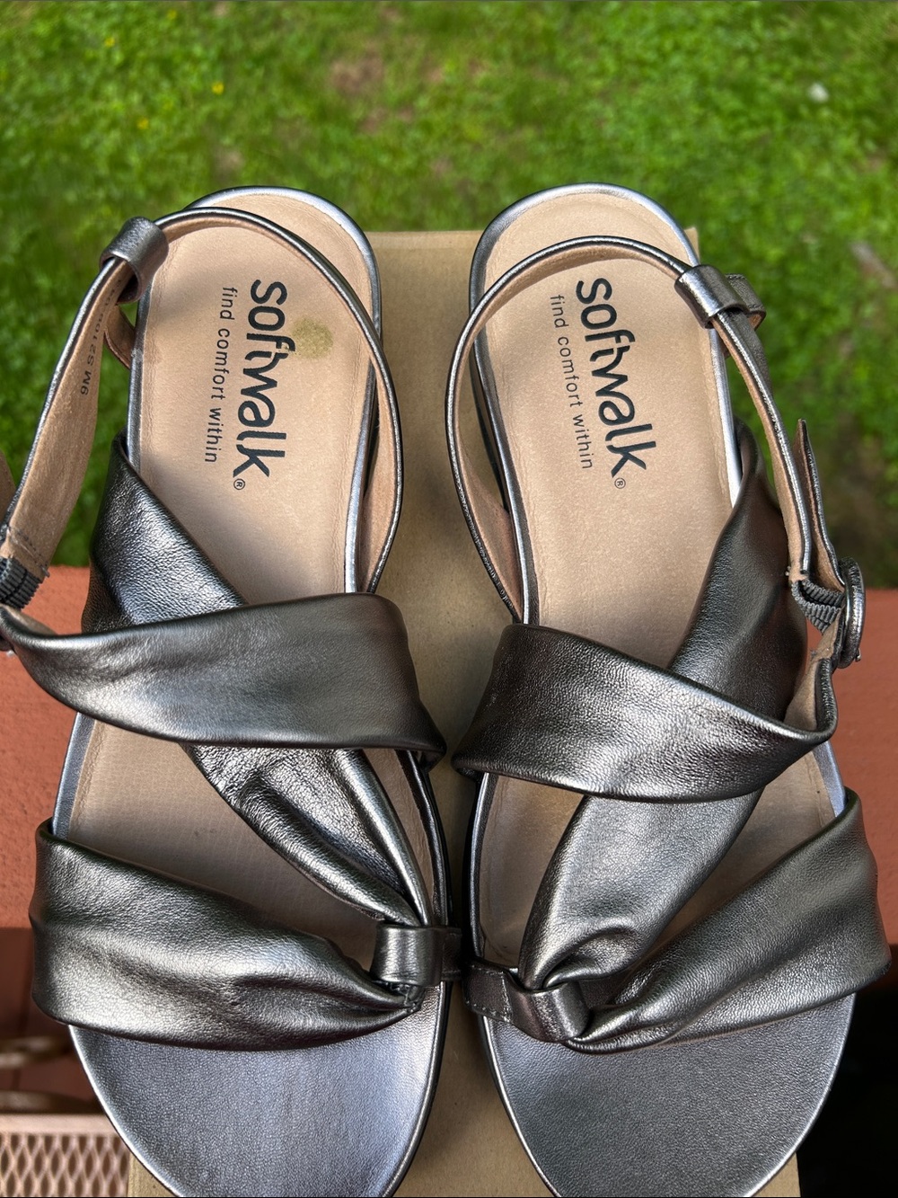 SoftWalk Women's Tieli Metallic Pewter Knot Leather Slingback Sandals - Picture 5 of 6